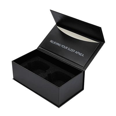 China Gold Foil Printing Rectangle Magnetic Gift Box Packaging with Foam Insert and Envelope for sale