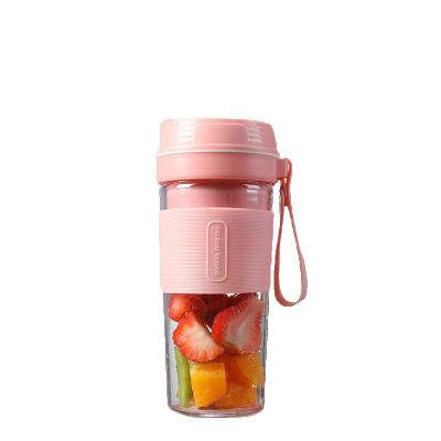 China Cost-effective USB Rechargeable Juicer New Household Mini Travel Portable Electric Fruit Juicer for sale