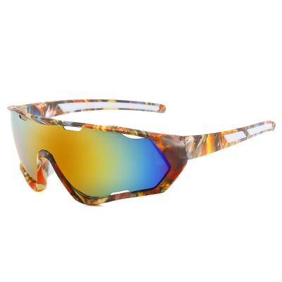 China Fashion sunglasses sport UV sunglasses in fashion Europe designs sunglass small moq are supported ELGZ for sale