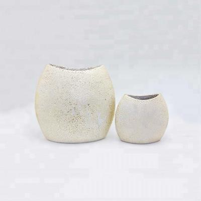 China Modern Unique Design Indoor Ceramic Flower Urn White Vase, Wire Flower Vase, Luxury Porcelain Vase for sale