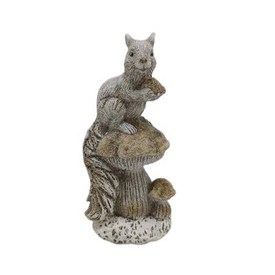 China Factory Price Animal Eco-friendly Resin Statue Figurines Squirrel Sculpture Garden Ornament For Yard Ornaments Garden Decoration for sale