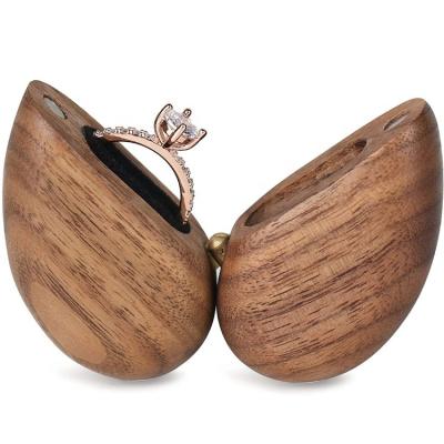 China Modern Luxury Engagement Ring Box, Wooden Proposal Ring Case Holder for Marry for sale