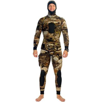 China Classic 2PCS MAN Camouflage Spearfishing 5mm Neoprene Sports Scuba Diving Mens Wetsuit for sale