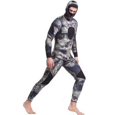 China 2 Piece Mens MAN Spearfishing Diving Wetsuit Camouflage 5mm Neoprene Scuba Diving Wetsuit for sale