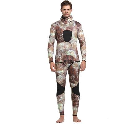 China MAN Camouflage Neoprene Wetsuit 2pcs 5MM Spearfishing Custom Diving Wetsuit for sale