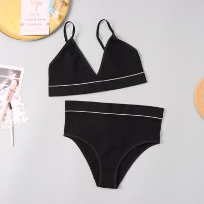 China Young Ladies Seamless Comfortable Wire Free Bra And Brief Underwear Set Ribbed Seamless Bra And Brief Set for sale