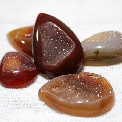 China Factory price gemstone agate polishing druzy stone for jewelry making for sale