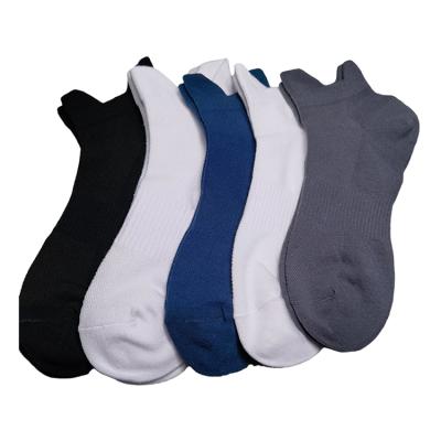 China 2021 Competitive Price Top Quality Sports Men's Sports Socks for sale