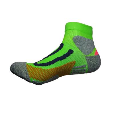 China China Supplier Wholesale Men's Sports Tube Deodorant Fashion Running Functional Socks for sale