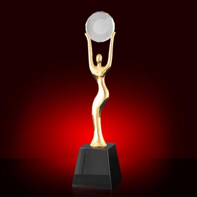 China Europe factory wholesale gold metal trophy statuette for sports trophy for sale