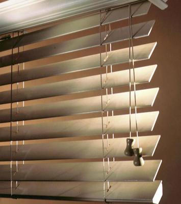 China Art Decor Guangdong Wholesale Custom Faux Wood Rolling Shutter Venetian Blinds for sale