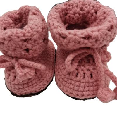 China Breathable Pink Booties Hand Crochet Soft Newborn Baby Shoes for sale