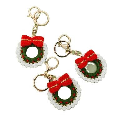 China 2022 Key Chain / Pendant Bag Christmas Gifts Crochet Christmas Tree Decorative Pendant Crocheted New Year Key Chain for sale