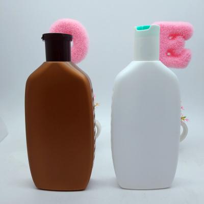 China Eco - Friendly Custom Square Flat Shape Colored Plastic Squeeze Bottles With Flip Disc Caps Black White for sale