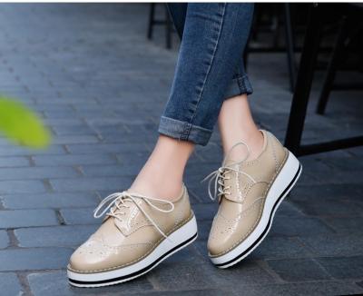 China New Genuine Oxfords Flat Heel Brogues Women Shoes Deodorization Leather Round Toe Handmade Casual Leisure Women's Shoes for sale