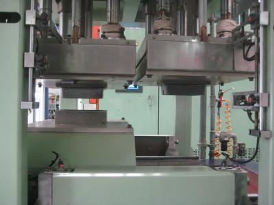 Cina Operazione facile a macchina di Thermoforming della polpa di alta efficienza per l'imballaggio della polpa in vendita