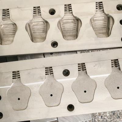 China Plastic UK Socket Two Cavity Mold For 45tons Machine for sale