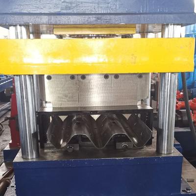 China 45x5x3m Higway Vangrail Roll Forming Machine Met Drukvat Te koop