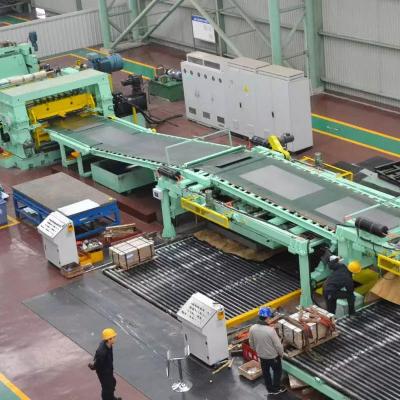 Cina Taglio automatico ad alta efficienza su linea di alluminio taglio su linea di lunghezza in acciaio inox Macchina da taglio su misura in vendita