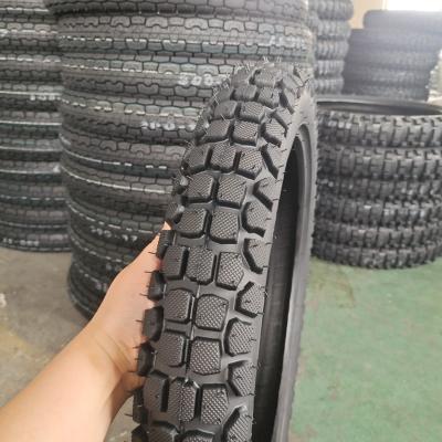 China 35%-55% Rubber Content Natrual Rubber Motorcycle Tyre 3.00-18 Tubeless Tires at Best for sale