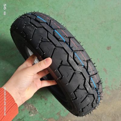 Cina 10 pollici pneumatico da moto 110/90-10 6 Ply Rate con gomma nera e 35%-55% di contenuto di gomma in vendita