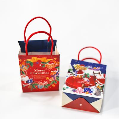 China Recycled Materials Eco Friendly Christmas Package Gift Shopping Paper Bags for sale