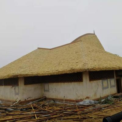 China Artificial Synthetic Thatch Traditional Balihut Windproof Reed Plastic Roof Thatching Water Thatching for sale