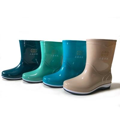 China New Style Lightweight Outdoor Work Women Waterproof PVC Wear-Resisting Non-Slip Rain Boots for sale