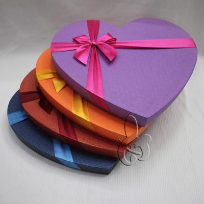 China Recyclable Wholesale Fancy Chocolate Heart Shaped Box with Bowknots and Blue Ribbon Pattern for sale