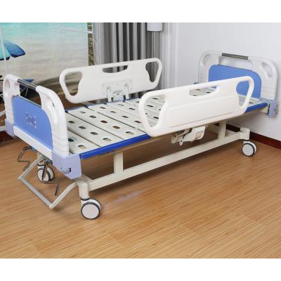 China Hospital Clinic Hospital Bed 2 Manual Crank System Manual Nursing Bed With Stainless Guardrail for sale