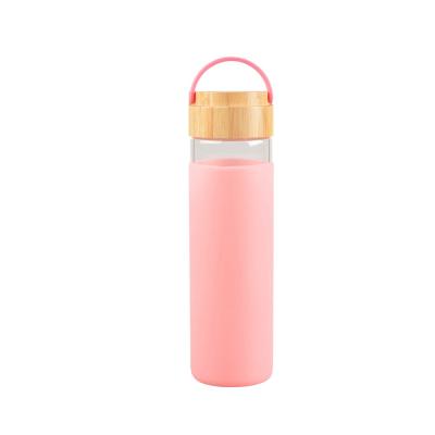 China 22oz Eco-Friendly Sustainable Borosilicate Glass Wide Mouth Water Bottle With Bamboo Lid For All Hot Iced Drinks for sale