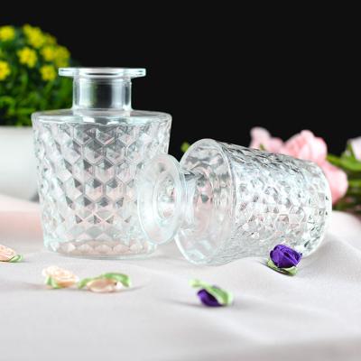 China Home Decoration 150ml Fashion Square Spiral Cap Essential Oil Reed Diffuser Aromatherapy Lead-Free Glass Bottle for sale