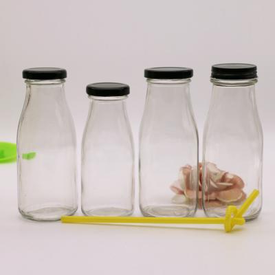 China 2500ml Hot Glass Food Storage Bottle Sealed Yogurt Beverage Juice Bottles With Lid for sale