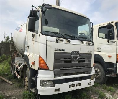 Chine 12000 KG de béton 12,9L utilisé HINO700ZOU camion mélangeur pour la construction à un prix abordable à vendre