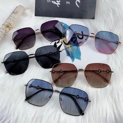 China Eye Protection Decoration Designer Sun Glasses Square Shades Fashionable Casual Sun Glasses Custom Colored Sunglasses for sale