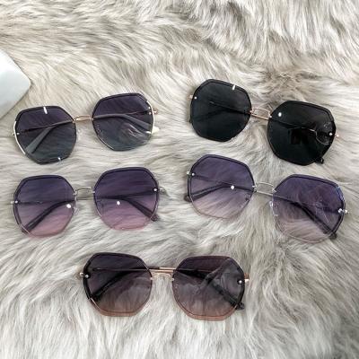 China Fashion Sunglasses Wholesale Designer Square Rimless Sun Lenses Shades Mens Womens Sunglasses for sale