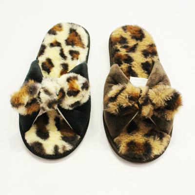 China Fashion Trend Slippers and Shoes for Women 2021 Drop Shipping Hairy Women's Bedroom Furry Plush Slippers for sale