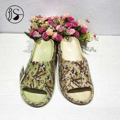 China Fashion trend 2022 summer casual outdoor custom slides comfort slippers printing logo and size EVA slippers for sale