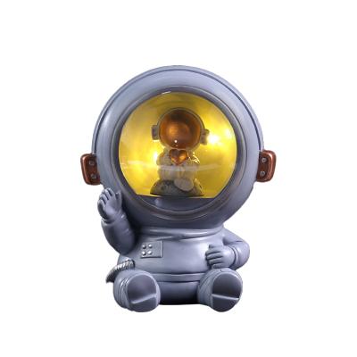 China Creative Luxury Astronaut Love Star Light Resin Ornament Bedroom Decoration Astronaut Night Light Birthday Gift for sale