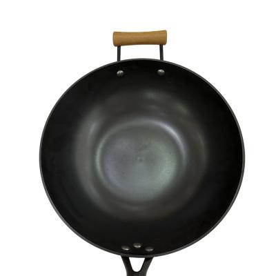 China Holzgriff-Abdeckung Roheisen-Bratpfanne-Induktions-chinesische Wok-Pans 30cm zu verkaufen