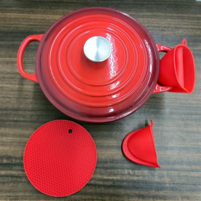 中国 Complete Kitchen Set: Enameled Cast Iron Cookware Trio with Heat-Resistant Silicone Gloves & Pot Holders 販売のため