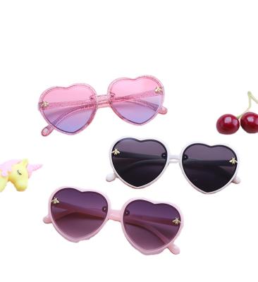 China 2021 LEIEN heart high quality fashion beautiful heart shape bee baby children sunglasses 2021 for sale