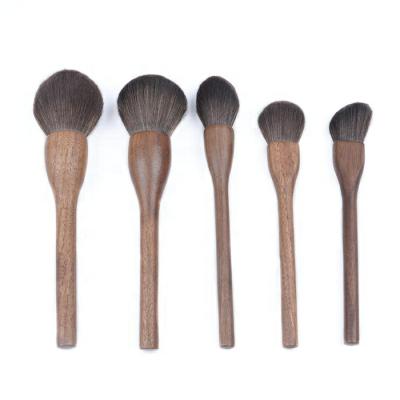 China Professional smudge brush makeup new makeup brush the walnut luxury makeup promotional makeup brush for sale