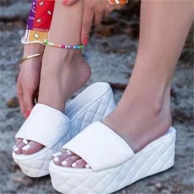 China Fashion trend platform slippers women 2021 summer style women slippers new flip flops for sale