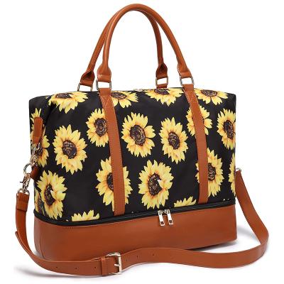 China Fashion Overnight Bags Fashionable Women Sunflower Fleece Weekender Bag For Girls Ladies for sale