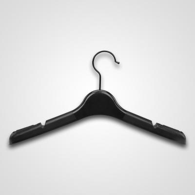 China Newest High Quality Eco-friendly Easy Non-slip Plastic Coat Kids Hangers For Clothing Store for sale