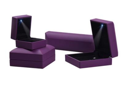 China Cajas de regalo de la cartulina de la promoción con el terciopelo y las luces llevadas, cajas de regalo de la joyería en venta