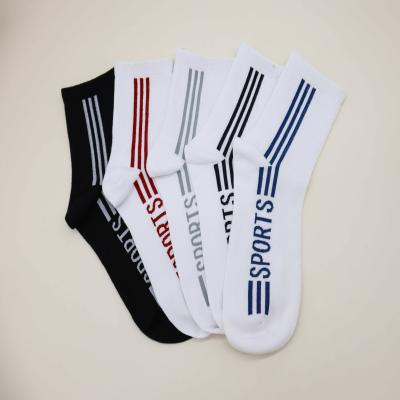 China Athletic Wholesale Sports Stockings Striped With Words Sweat Absorption Deodorant Cotton Stockings For Men for sale