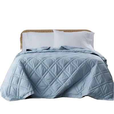 China Luxury Polyester Soft Down Alternating Throws Cover Quilted Comforter for sale