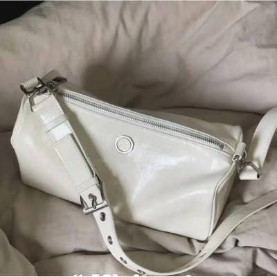 China PORTABLE Wax Shoulder Messenger Handbag Boston Pillow Bag Xiulin Xiaozhong Leather Korean Design Lacquer One for sale